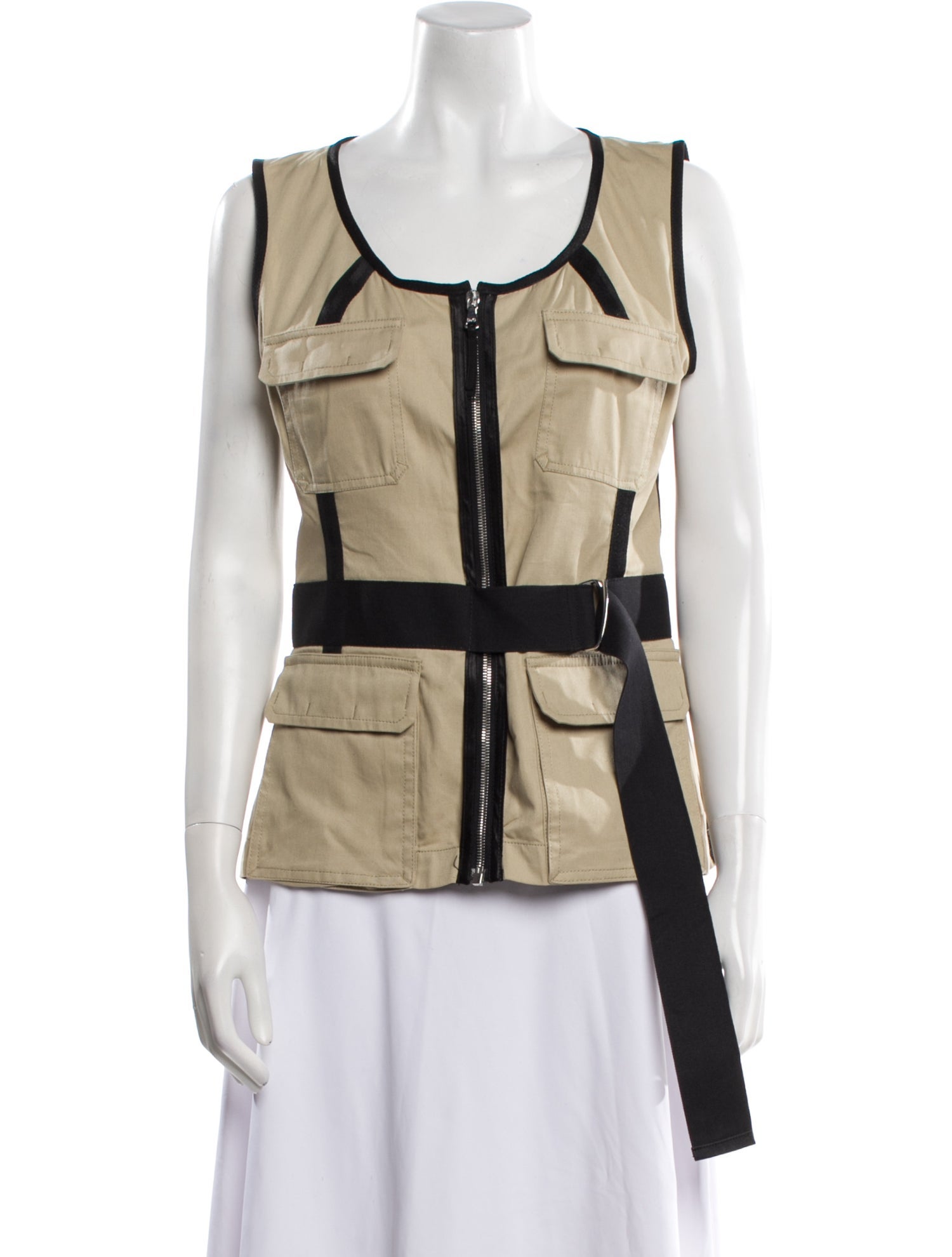 D&G Scoop Neck Sleeveless Top