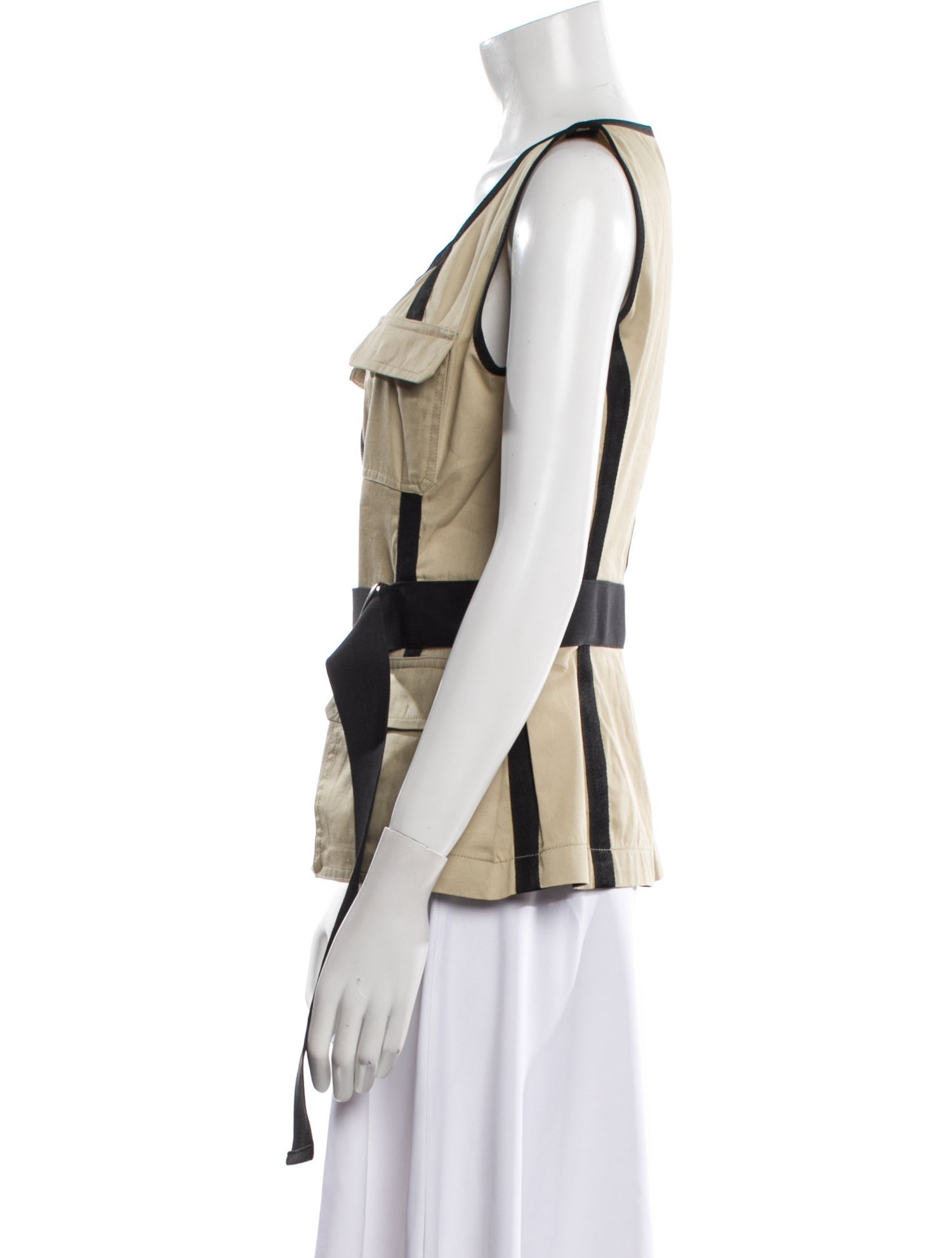 D&G Scoop Neck Sleeveless Top