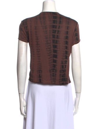 Dissh Scoop Neck Short Sleeve Crop Top