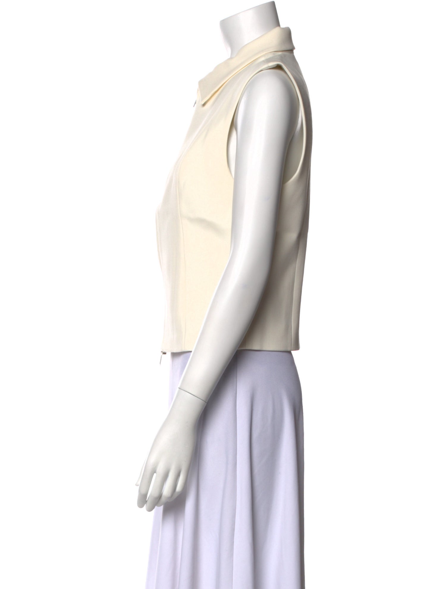 Dissh Sleeveless Crop Top