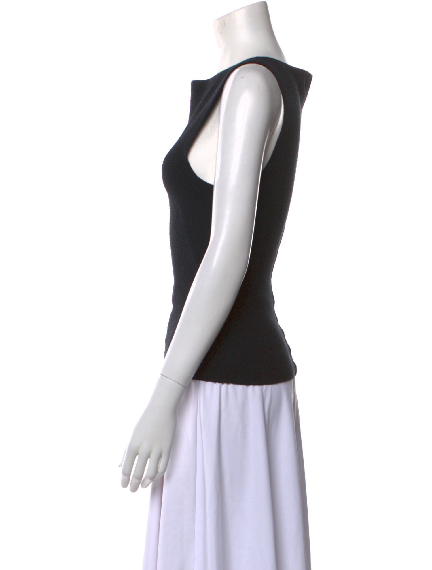 Dissh Bateau Neckline Sleeveless Top w/ Tags