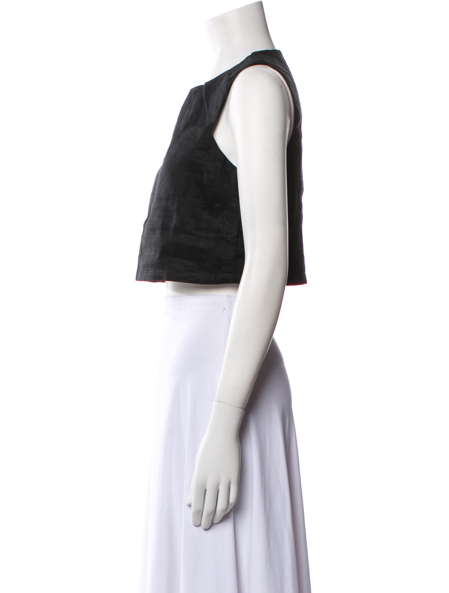 Dissh Crew Neck Sleeveless Crop Top