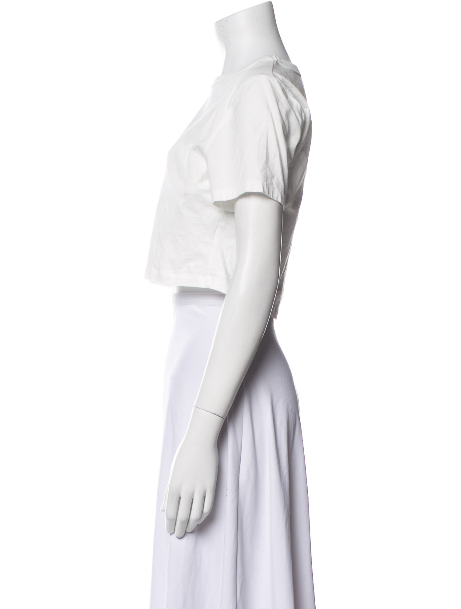 Dissh Scoop Neck Short Sleeve Crop Top