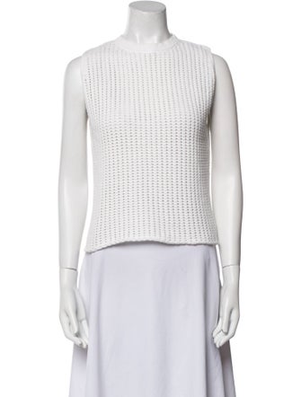 Dissh Crew Neck Sleeveless Crop Top