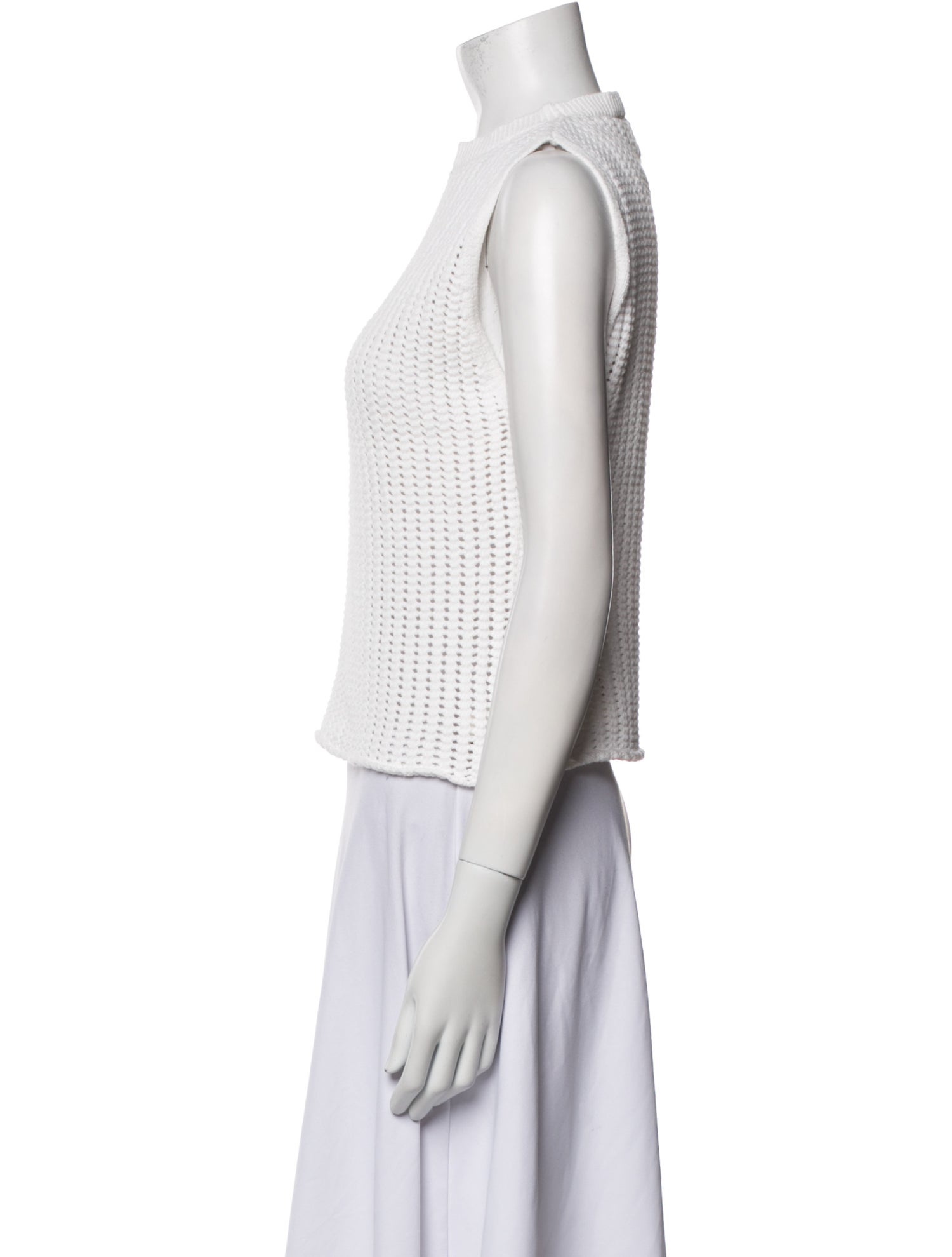 Dissh Crew Neck Sleeveless Crop Top