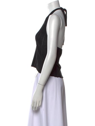 Dissh V-Neck Sleeveless Crop Top