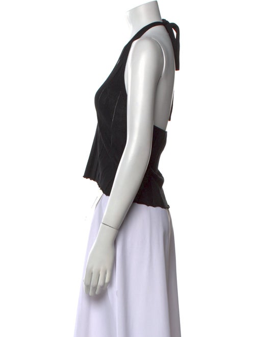 Dissh V-Neck Sleeveless Crop Top