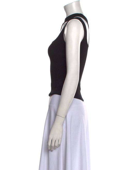 Dissh Scoop Neck Sleeveless Crop Top