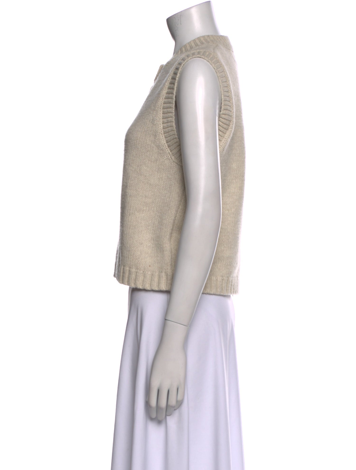 Dissh Crew Neck Sleeveless Crop Top