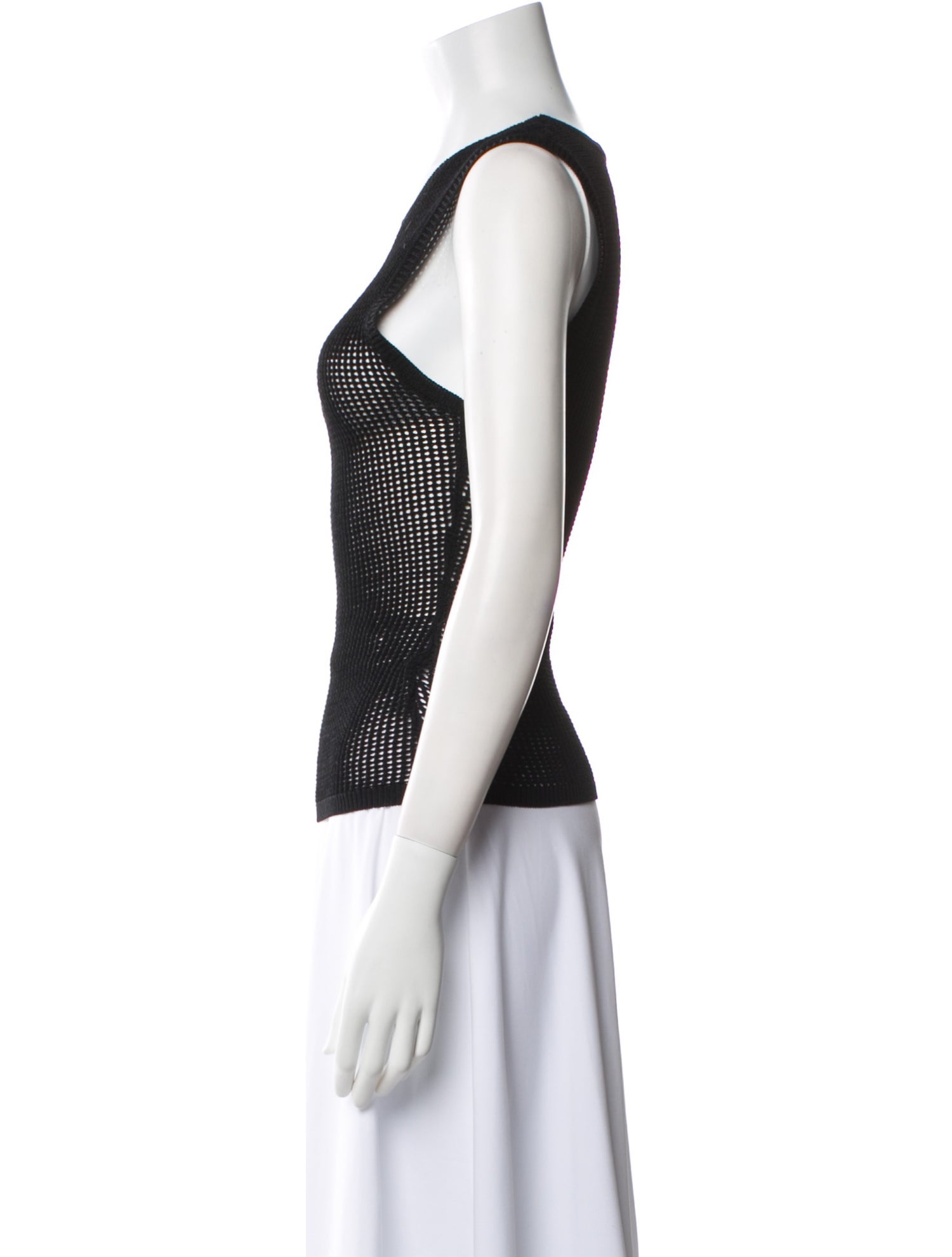 Dissh Crew Neck Sleeveless Crop Top