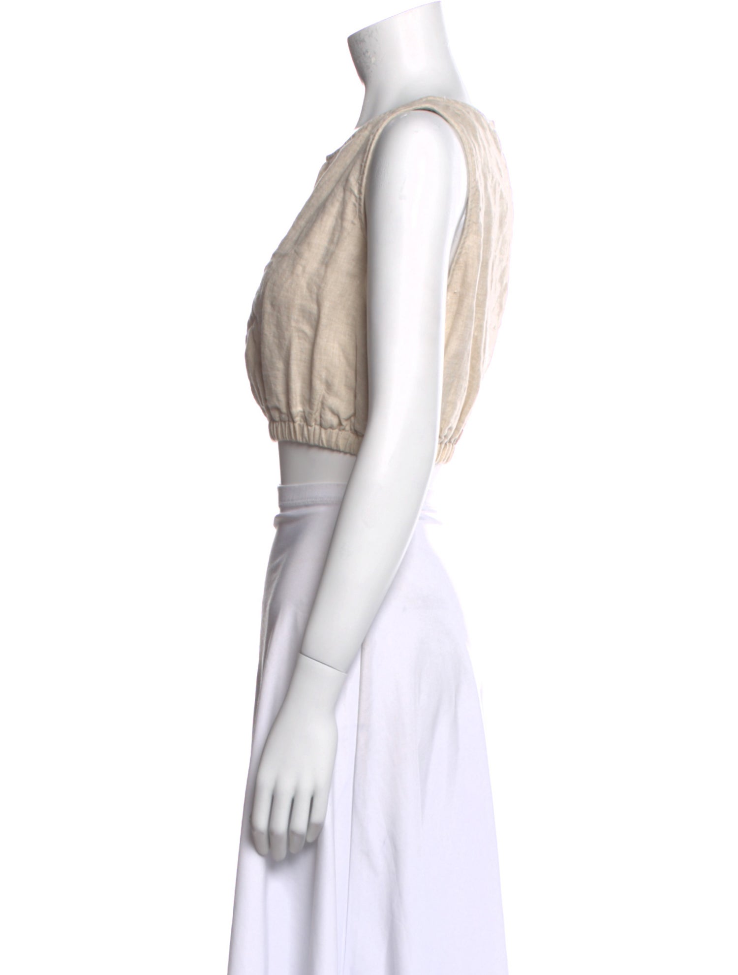 Dissh Scoop Neck Sleeveless Crop Top