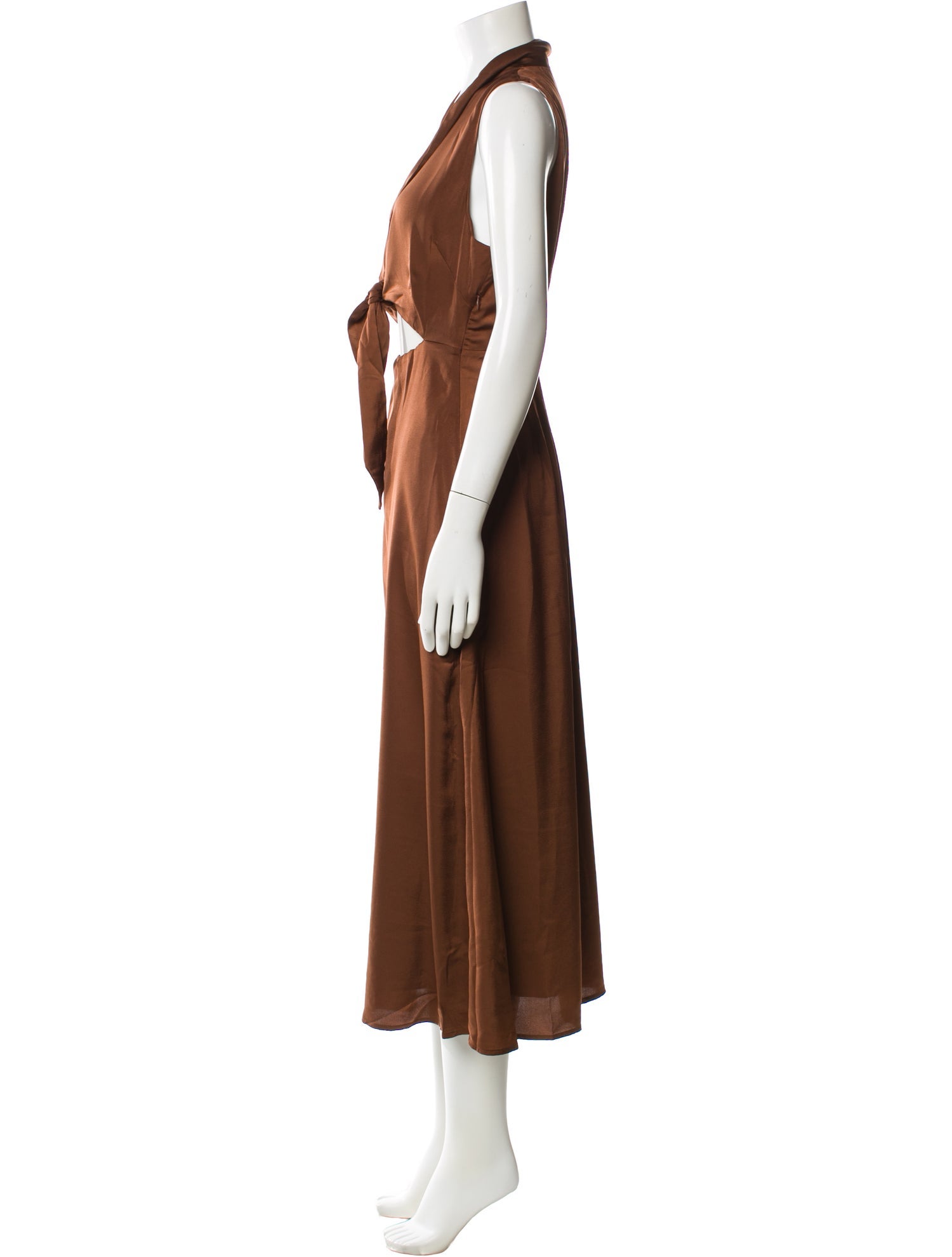 dissh brown maxi dress I was giving Ferrero Rocher in human form in this @dissh dress .This chocolate brown maxi + pop of red was really just the combo I didn't know I needed to try