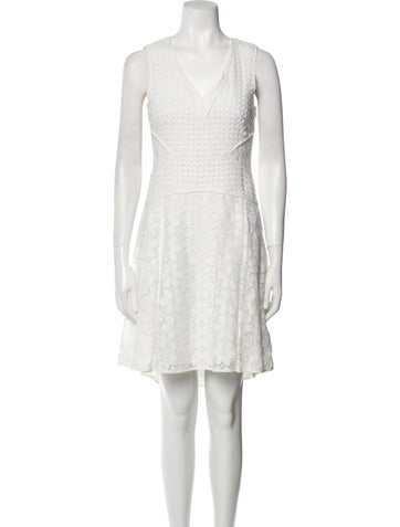 Diane von Furstenberg Dresses V-Neck Knee-Length Dress US 0 | XS