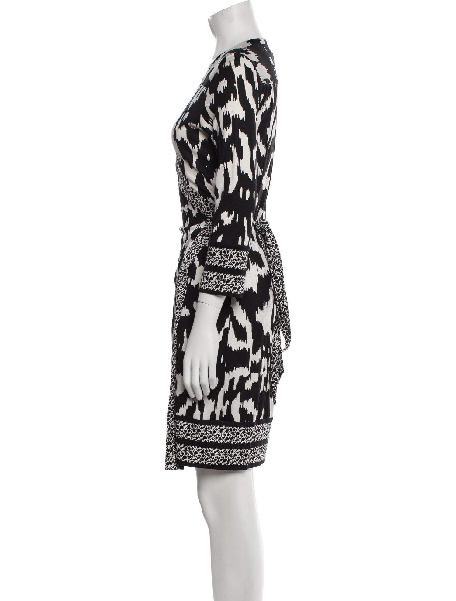 Diane von Furstenberg Silk Printed Robe