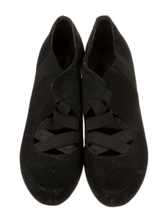 Donald Pliner Donald J Pliner Suede Pumps