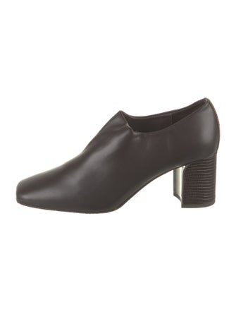 Donald Pliner Low Heel Pumps