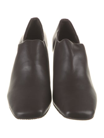 Donald Pliner Low Heel Pumps