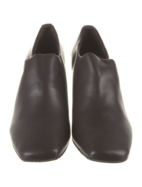 Donald Pliner Low Heel Pumps