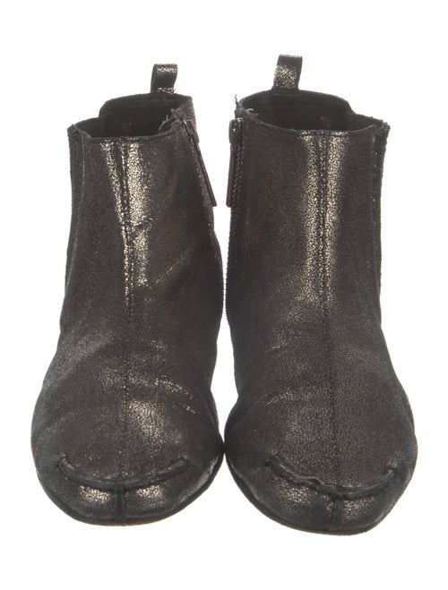 Donald Pliner Chelsea Boots