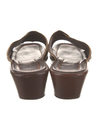 Donald Pliner Printed Slides