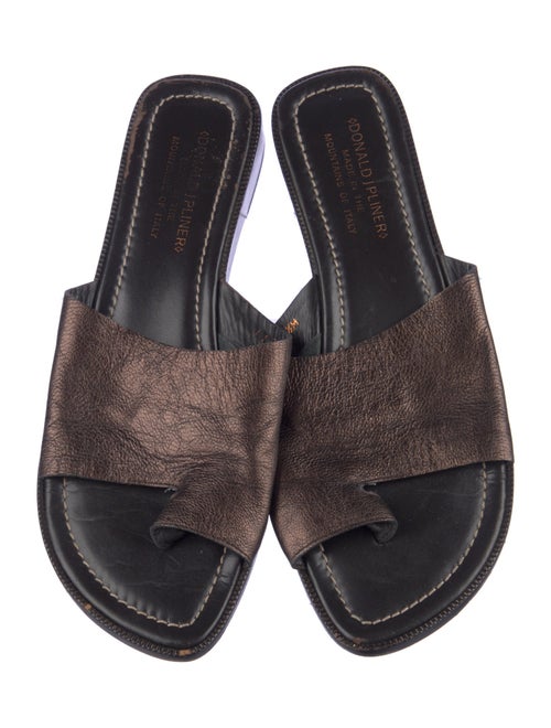 Donald Pliner Leather Flats
