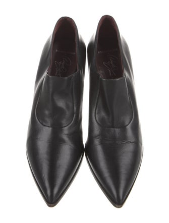 Donald Pliner Leather Pumps