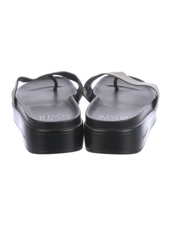 Donald Pliner Printed Slides