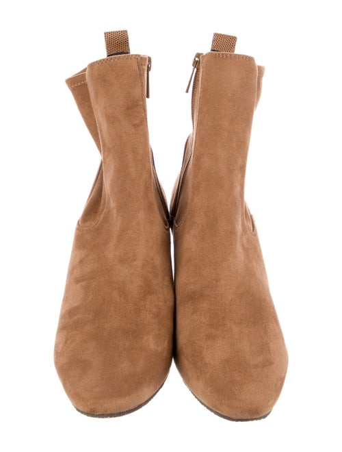 Donald Pliner Suede Boots