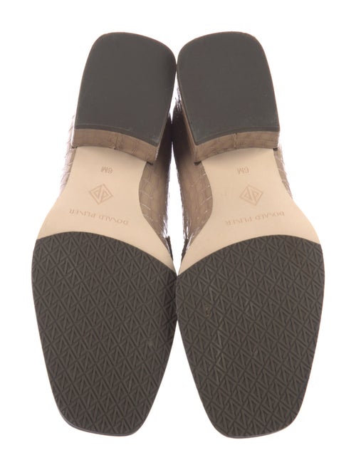 Donald Pliner Leather Pumps