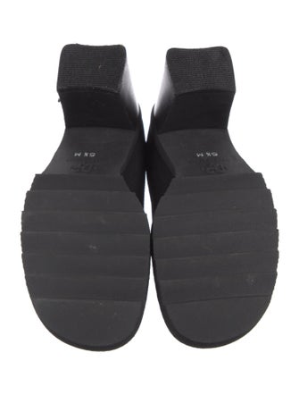 Donald Pliner Leather Pumps