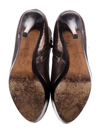 Donald Pliner Pumps