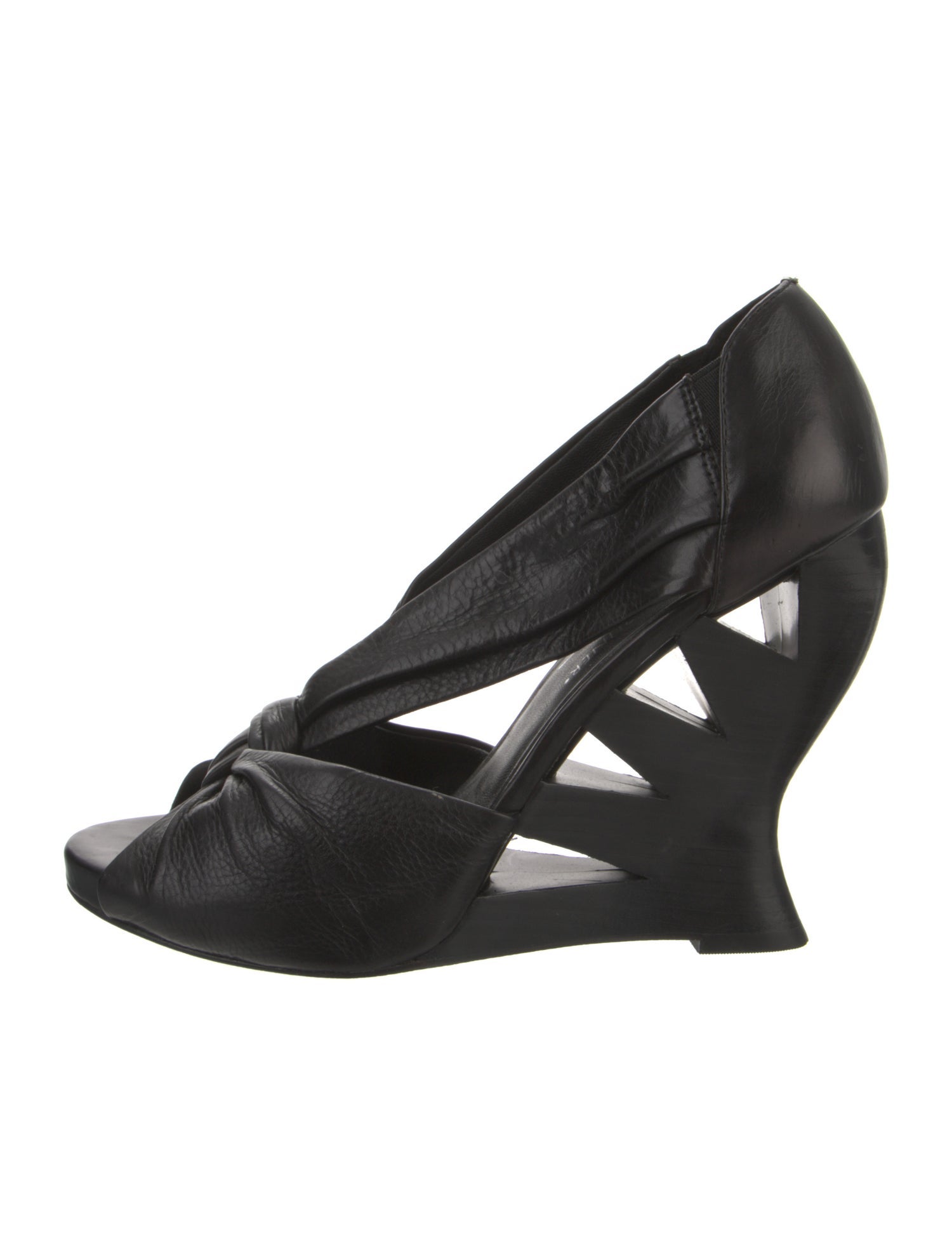 Donald Pliner Leather Pumps