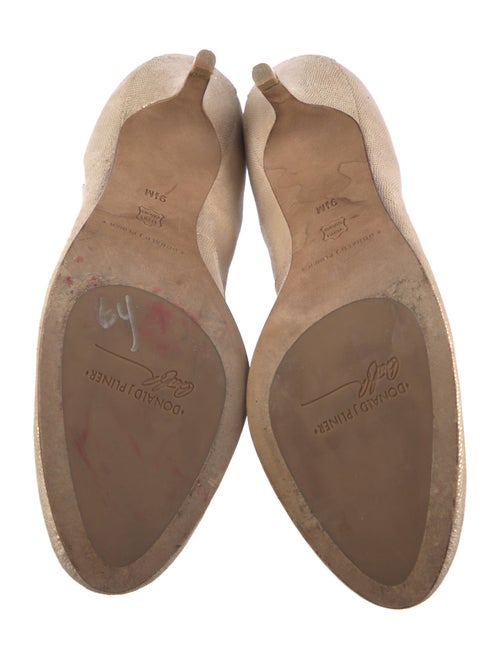 Donald Pliner Leather Pumps