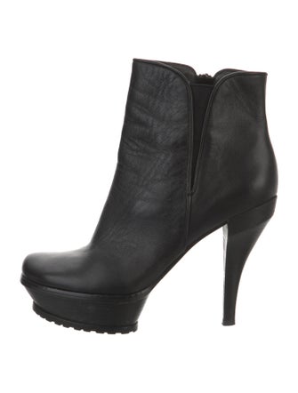 Donald Pliner Leather Boots