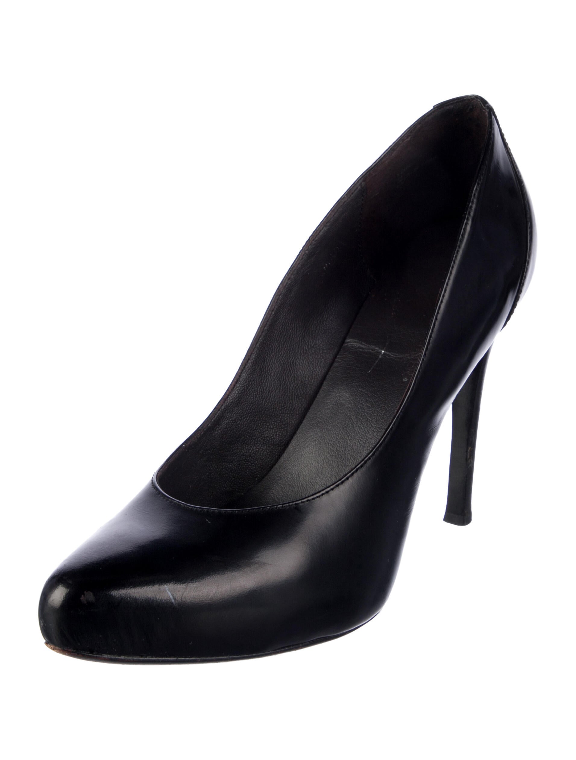 Donald Pliner Leather Pumps