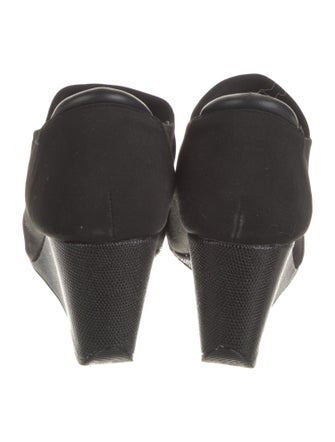 Donald Pliner Chelsea Boots