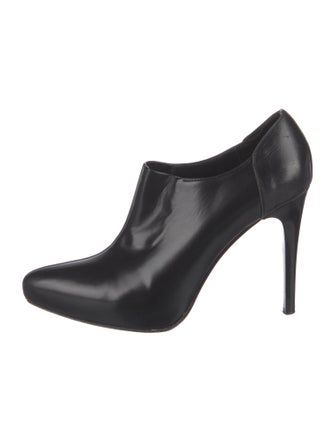 Donald Pliner Leather Pumps