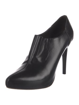 Donald Pliner Leather Pumps