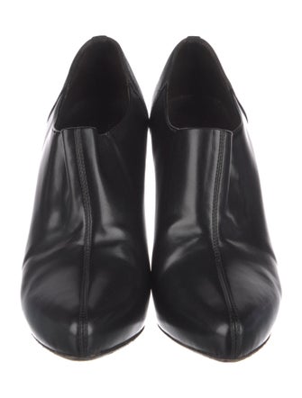 Donald Pliner Leather Pumps