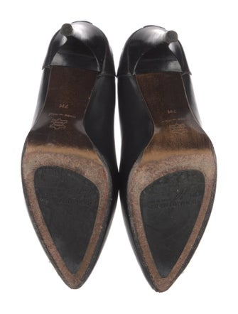 Donald Pliner Leather Pumps