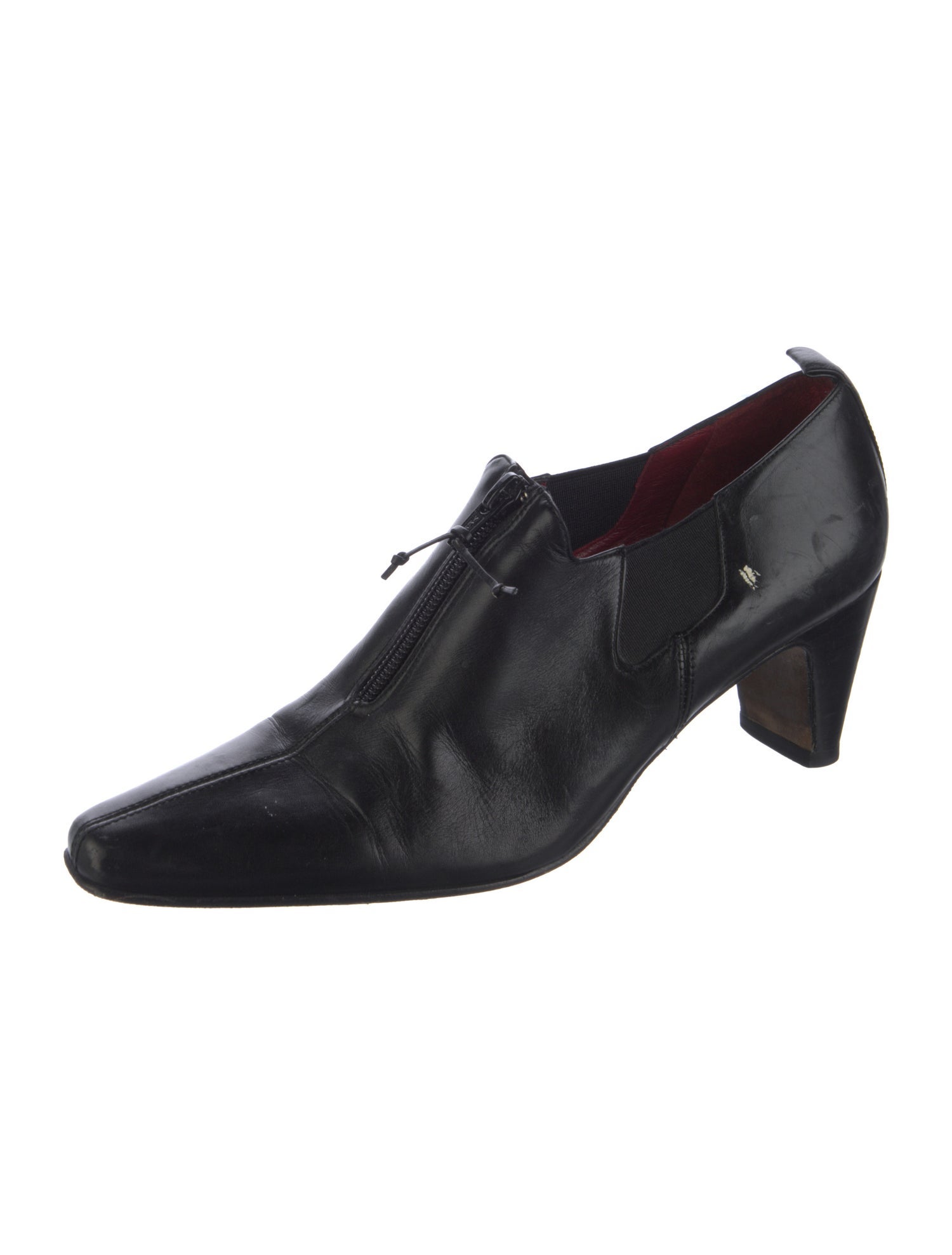 Donald Pliner Leather Pumps