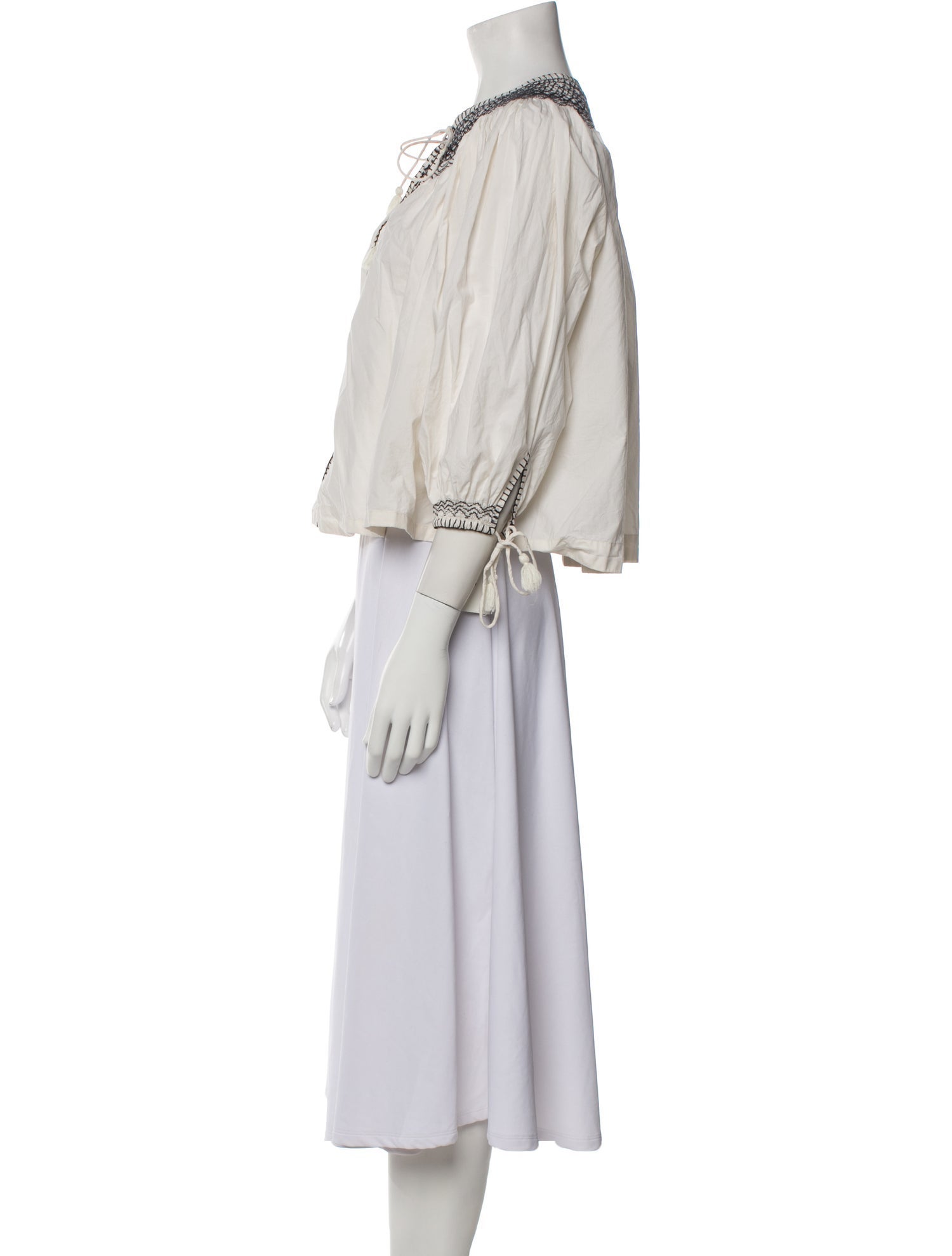 DÔEN V-Neck Three-Quarter Sleeve Blouse