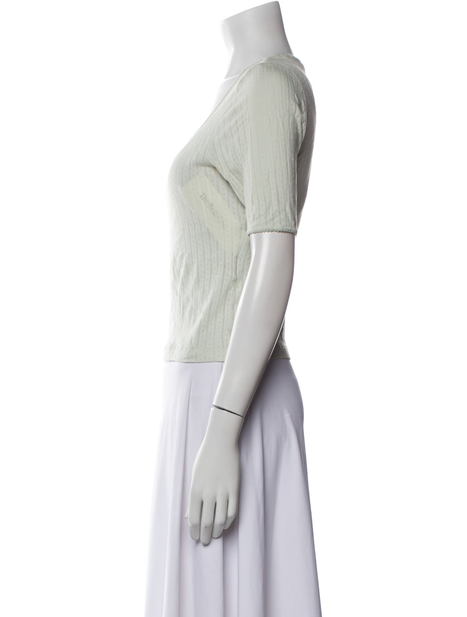 DÔEN Scoop Neck Short Sleeve Crop Top