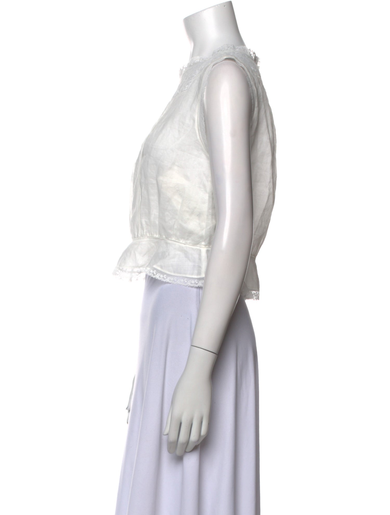 DÔEN Crew Neck Sleeveless Crop Top