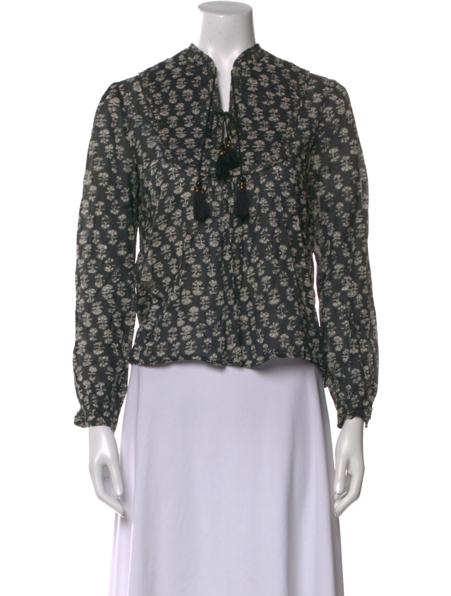 DÔEN Floral Print V-Neck Crop Top