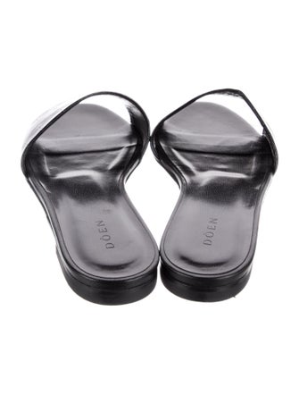 DÔEN Leather Slides