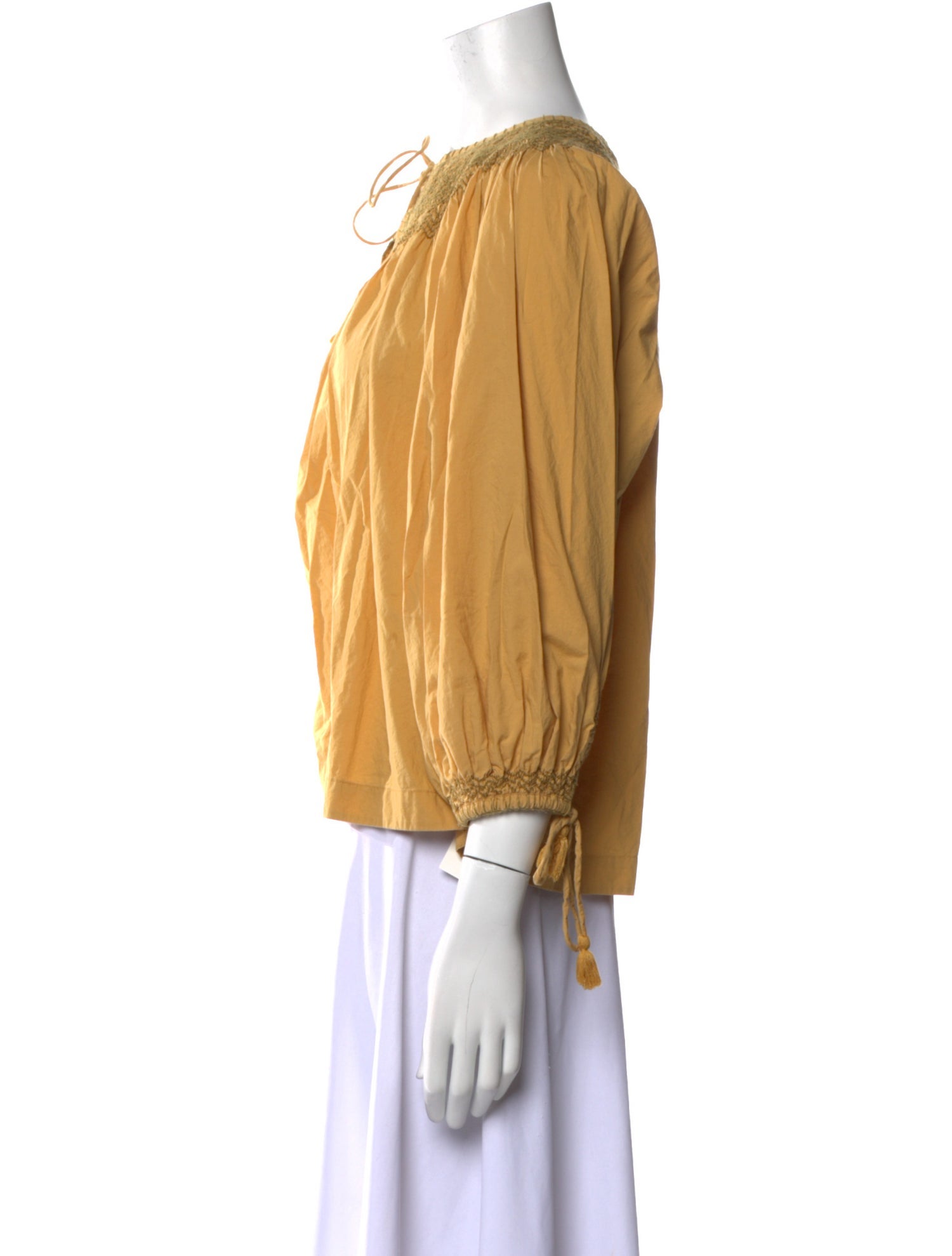DÔEN V-Neck Three-Quarter Sleeve Blouse