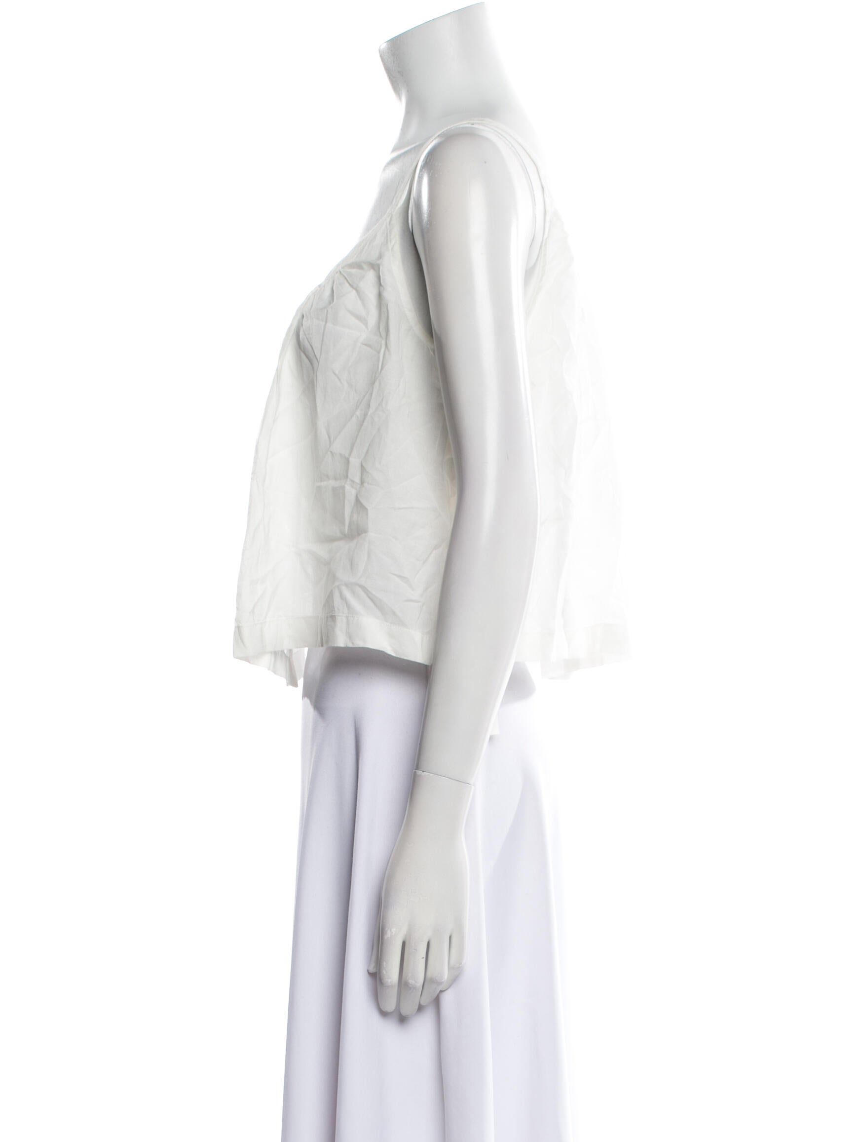 DÔEN Scoop Neck Sleeveless Crop Top