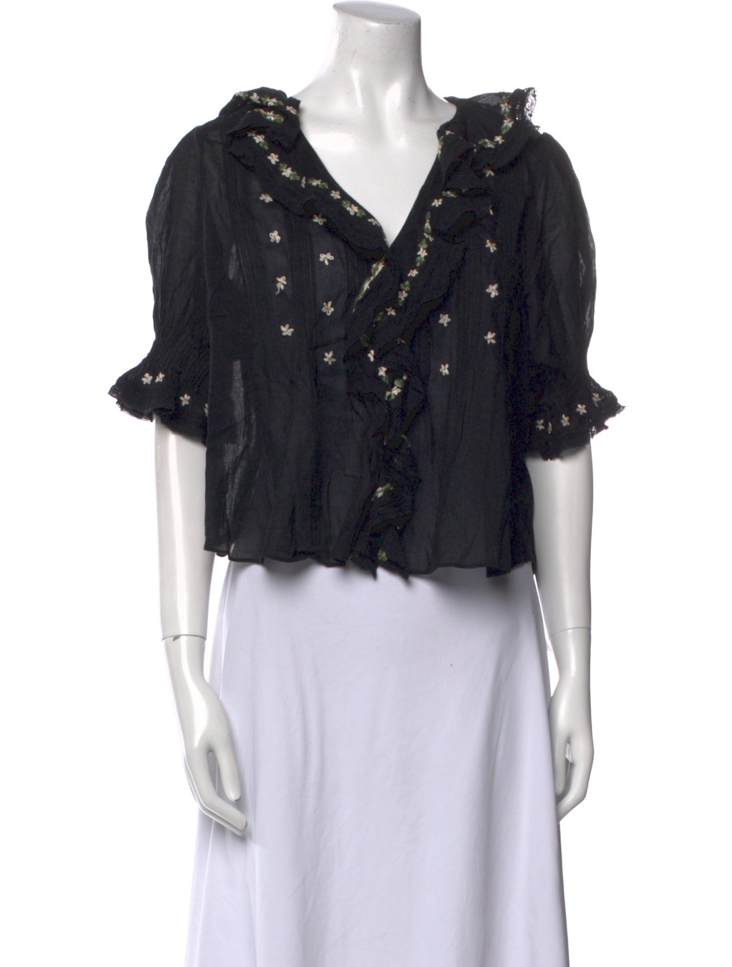 DÔEN V-Neck Three-Quarter Sleeve Crop Top