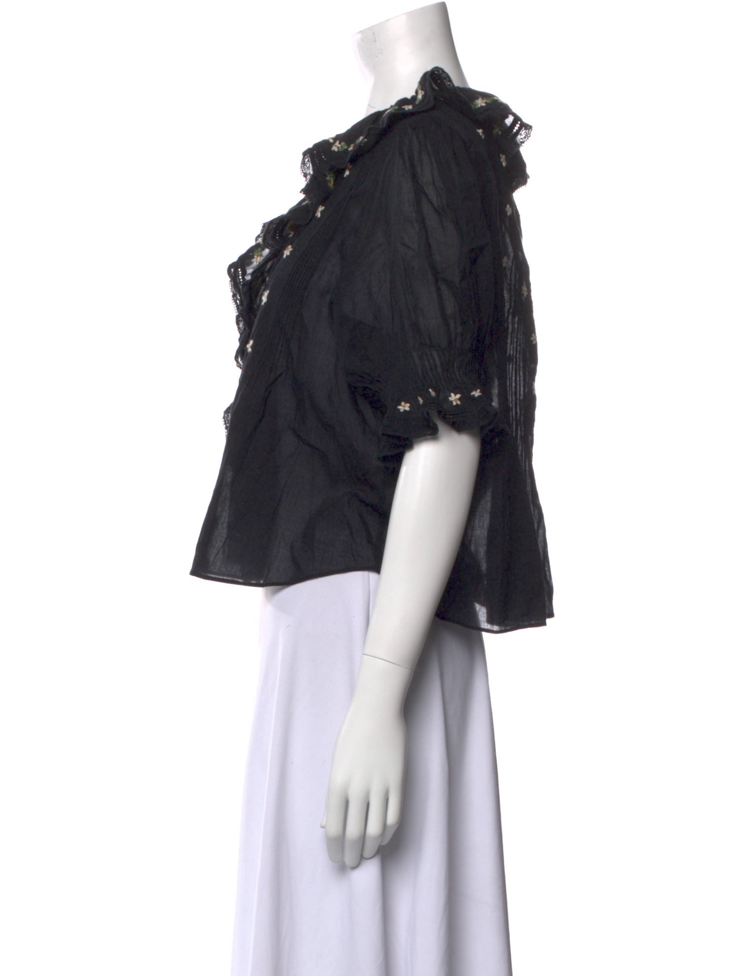 DÔEN V-Neck Three-Quarter Sleeve Crop Top